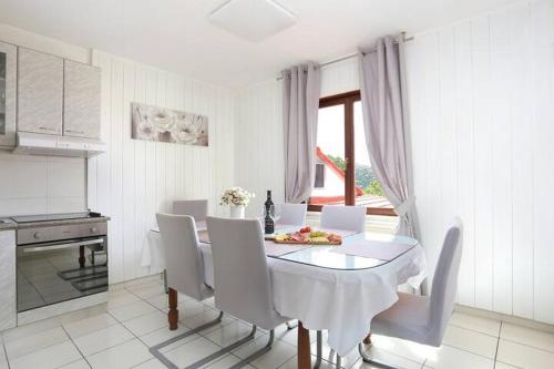 Ételek és italok, Holiday home Mons Aureus in Split – Szupetar