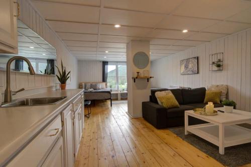 Detente Nature bord de Lac #1 Spa Sauna & Foyer in Ste Brigitte De Laval (QC)