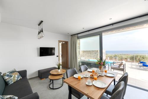 Chryselia Suites- Private Pool in Viannos