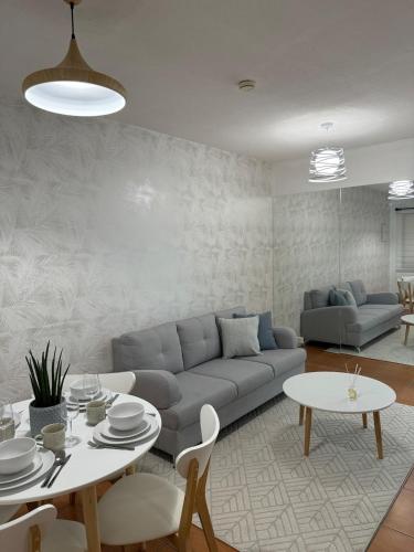 Modern Minimalist Luxe Retreat 2 Bedroom with parking, Manila
