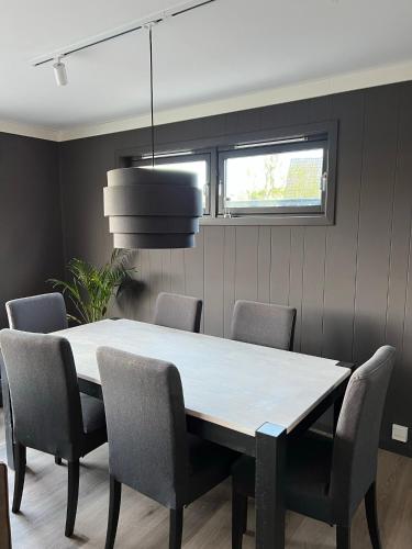 Patogumai, Feriehus i Flekkefjord med panoramautsikt in Flekefjordas