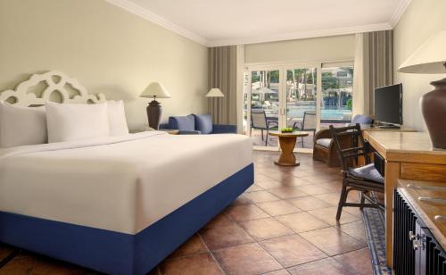 Deluxe, Queen or Twin Room Pool View image 2