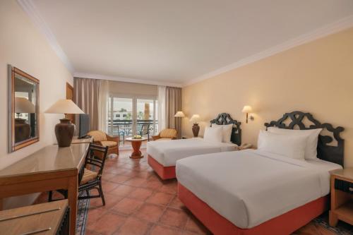 Superior, Queen or Twin Room Pool View image 2