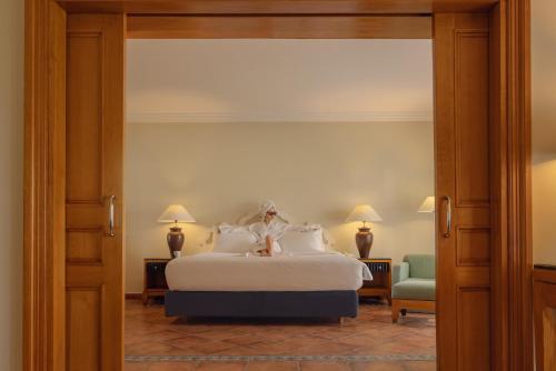 Junior Queen Suite image 8