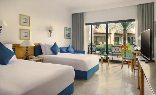 Standard, Queen or Twin Room Garden View image 2