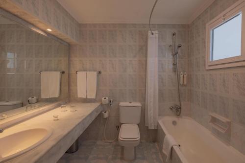Standard, Queen or Twin Room Garden View image 3