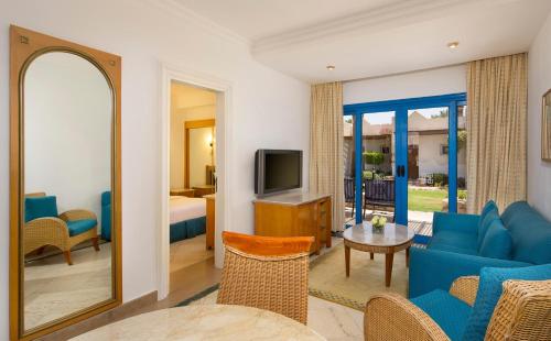 Junior Queen Suite room in JAZ Fayrouz