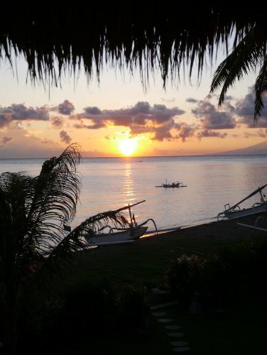 Life in Amed Beach Hotel