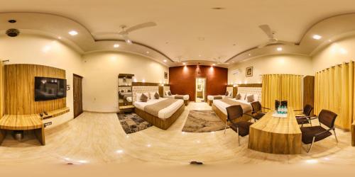 Suite, family