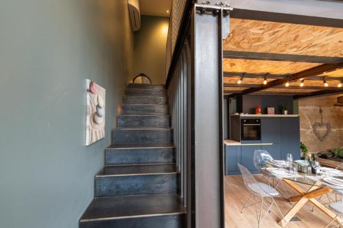 Kitchen, La grange moderne aux portes de Lyon in Vourles