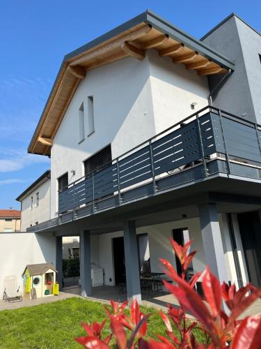 Casa Darcellas trilocale in a4 con giardino gîte à louer Treviolo