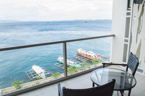 Habitación doble de 1 o 2 camas, vistas al mar, balcón