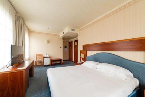 PHI Hotel Astoria - image 13