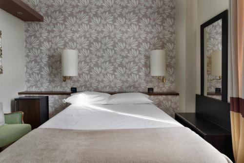 Single Room image 4