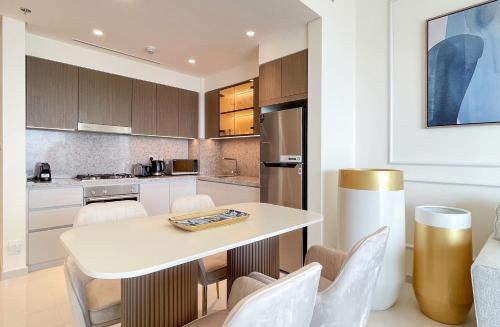 Elite LUX Holiday Homes - Beachfront 1BR Oasis Stunning Views By Elie Saab, Dubai (foto 6)
