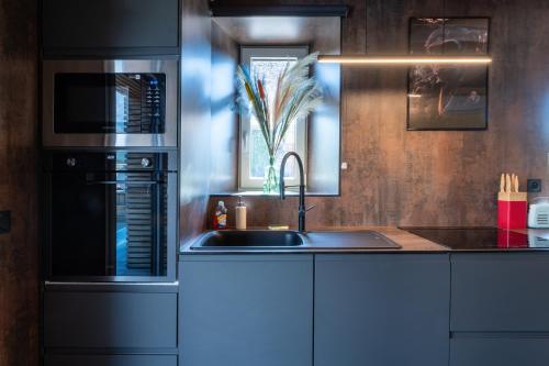 廚房, Appartement avec piscine & terrasse vue montagne in 塞諾德