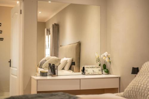 Room 1 - LEO Sky Guest House, Simondium (foto 10)