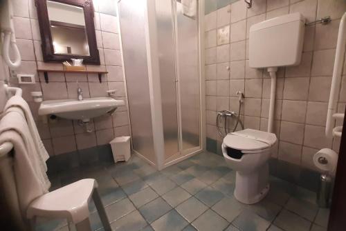 Quadruple Room image 5