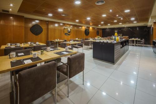 AC Hotel Almeria - image 3