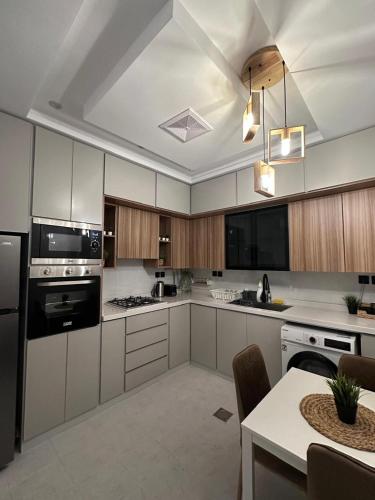 شقة فاخرة المنار خلف الياسمين مول in Al Manar