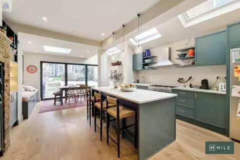 Stylish London Family Home, Londyn