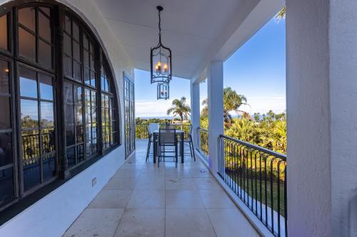 Three-Bedroom Apartment with Balcony image 5