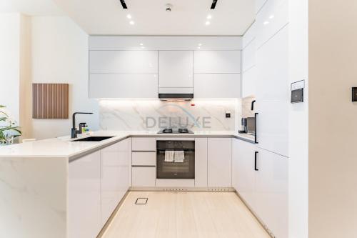 Skyline and Community Views 1BR, Near Mall and Community Park, Binghatti Onyx, Jumeirah Village Circle by Deluxe Holiday Homes, Dubái (foto 9)