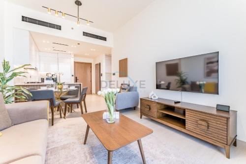 Skyline and Community Views 1BR, Near Mall and Community Park, Binghatti Onyx, Jumeirah Village Circle by Deluxe Holiday Homes, Dubái (foto 5)