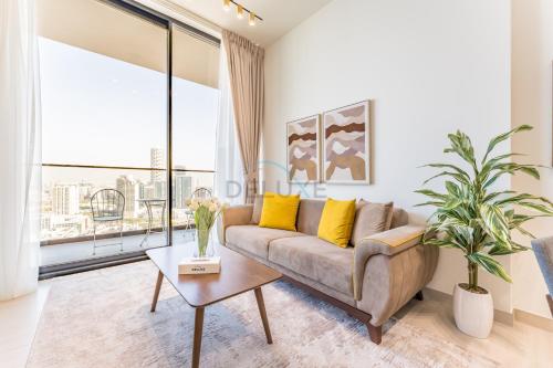 Skyline and Community Views 1BR, Near Mall and Community Park, Binghatti Onyx, Jumeirah Village Circle by Deluxe Holiday Homes, Dubái (foto 10)