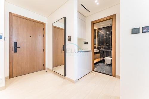 Skyline and Community Views 1BR, Near Mall and Community Park, Binghatti Onyx, Jumeirah Village Circle by Deluxe Holiday Homes, Dubái (foto 8)
