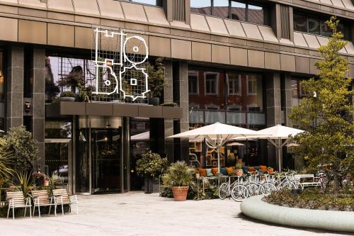 Entree, Hobo near Aquaria Water Museum