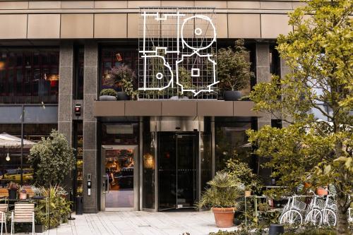 Entree, Hobo near Aquaria Water Museum