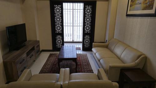 4 bedrooms furnished apartment in central Karachi - image 2
