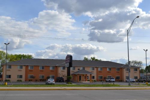 . Countryside Inn & Suites
