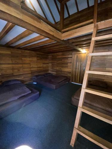 Avrilla Ijen Homestay & Cafe in ลิจิน