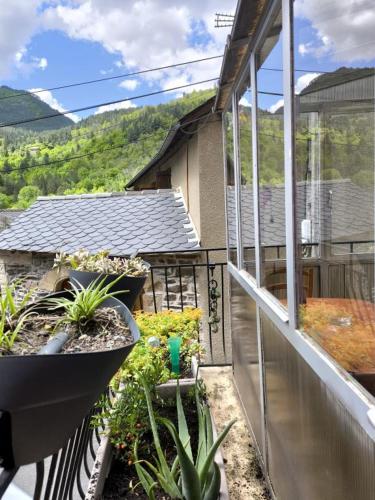 Ma chambre en Lozère, independante & patio "Tata Gene" (Ma chambre en Lozere, independante & patio "Tata Gene") in Ispagnac