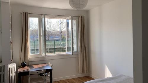 studio lumineux avec vue sur le canal, Parigi (foto 2)