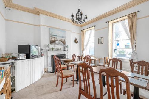 Summerlands Guest House - image 13