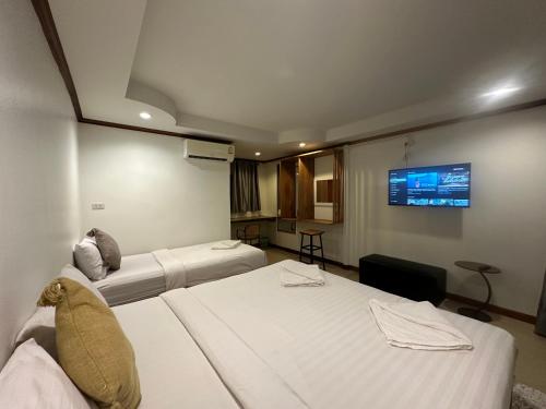 Superior Triple Room with Pool View room in The Ford SunSet Beach Resort