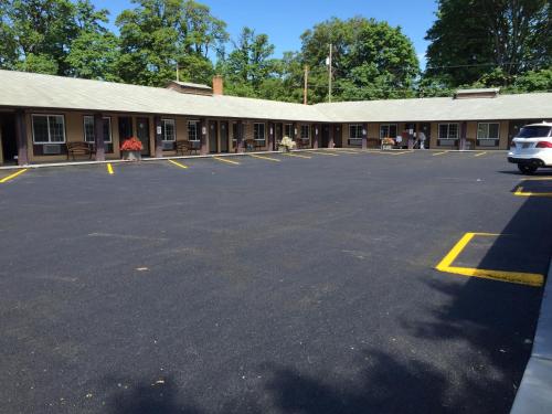 Downtown Inn - image 7