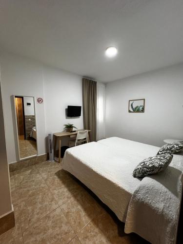 Hostal Residencia Cardona - image 4