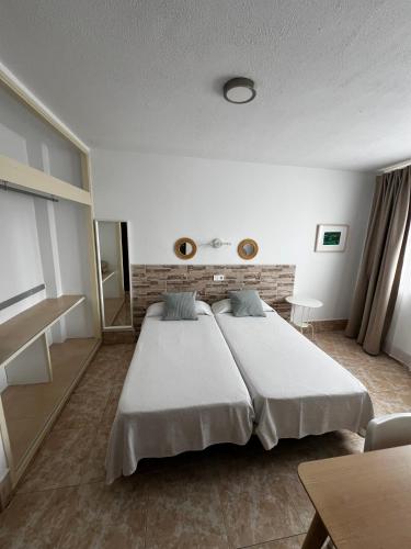 Hostal Residencia Cardona - image 2