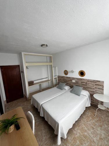 Hostal Residencia Cardona - image 12
