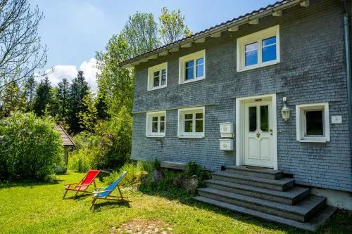 Mit Blick auf Bergwiesen - Familienfreundliches Bauernhaus im Westallgäu in Weiler-Simmerberg, Deutschland