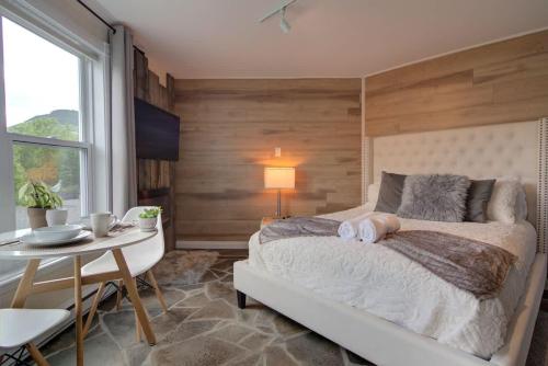 Detente Nature bord de Lac #4 - Spa Sauna & Foyer in Ste Brigitte De Laval (QC)