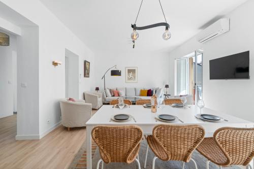 Le Botta, spacieux appartement famillial, centre ville de Menton, jardins Biovès, à 5 minutes de la mer