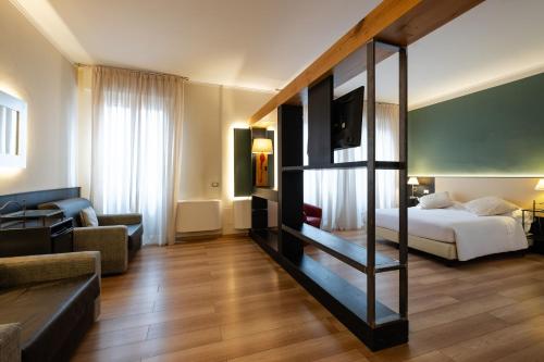 Hotel Italia - image 12
