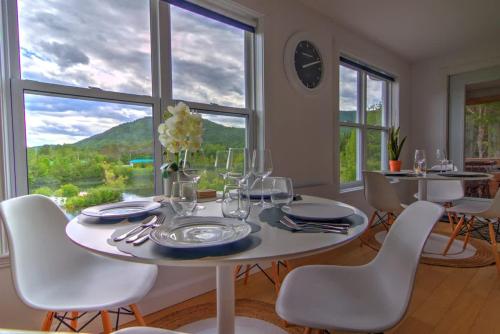 Detente Nature bord de Lac #5 - Spa Sauna & Foyer in Ste Brigitte De Laval (QC)