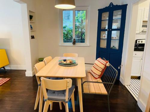 ห้องครัว, 3 Bedroom Apartment with Backyard Oasis (1T) near ช็อปส์ แอท เมอร์ริค พาร์ค