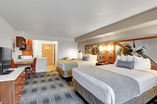 2 queen beds